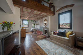 Via Lamberti, 3 - Florence Charming Apartments - Charming and historic 5th-floor attic apartment with elevator in a building at the heart of vibrant Florence, just a 2-minute walk from all attractions